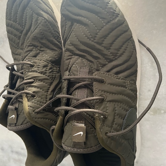 Nike green soft runners - Picture 5 of 6